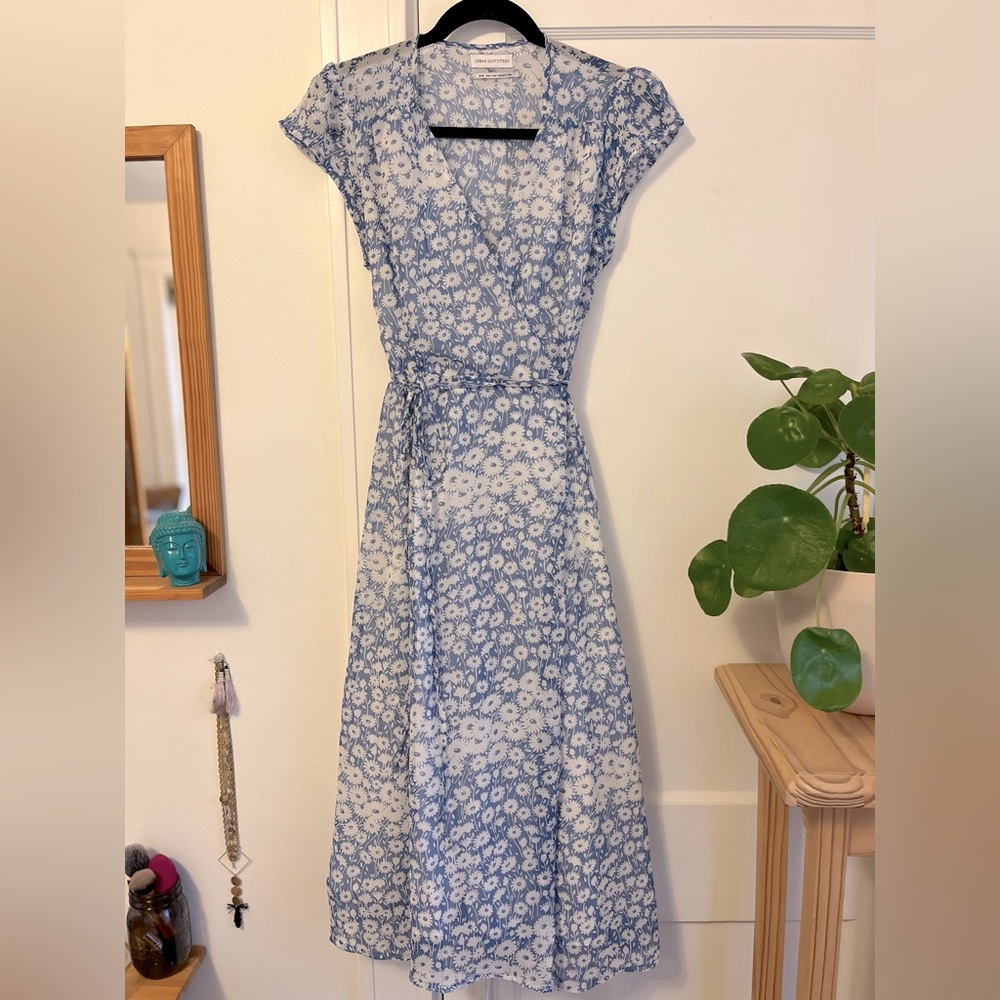 Urban outfitters, gorgeous summer wrap dress